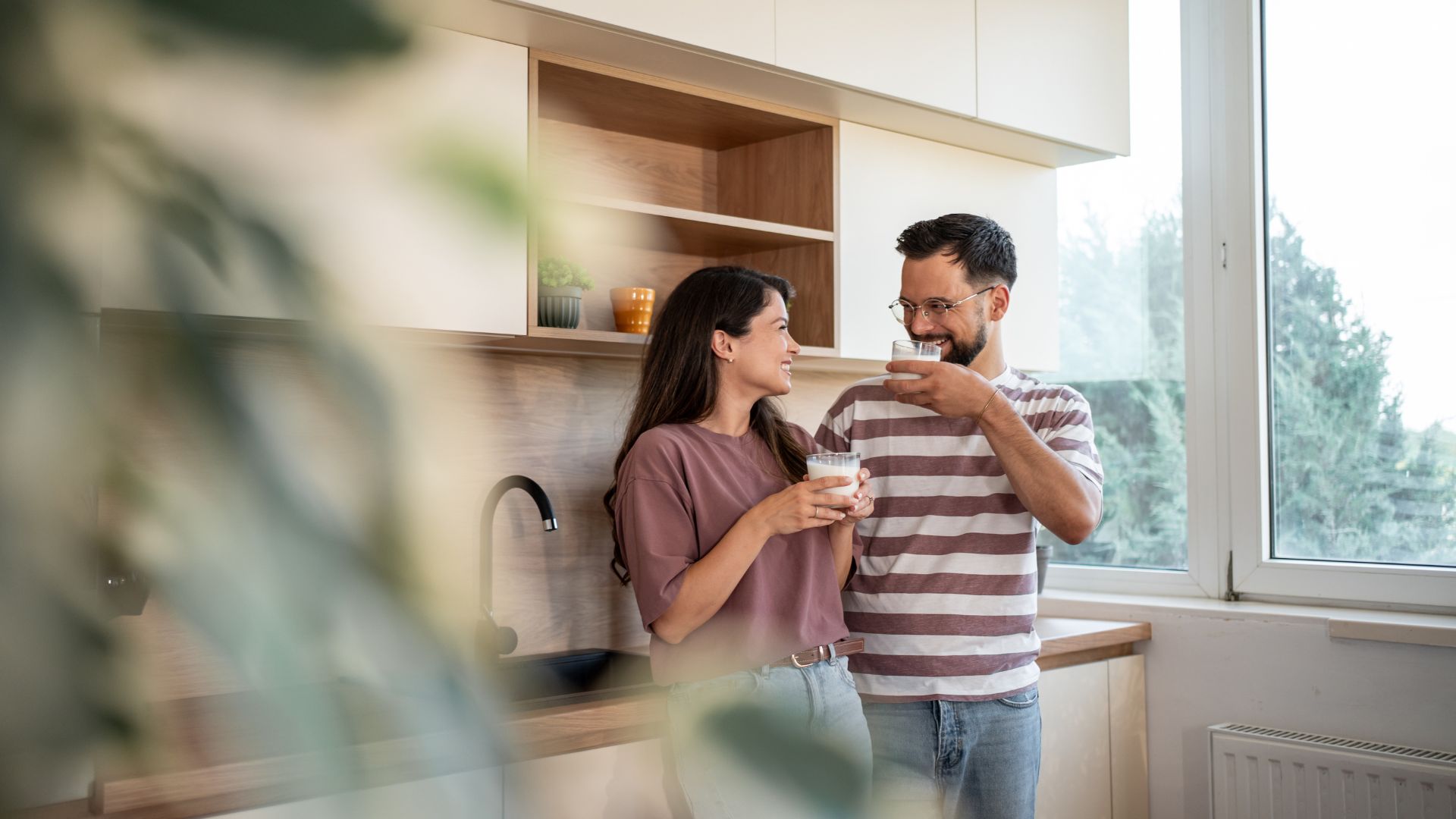 Couple enjoying the best edibles Oregon at home